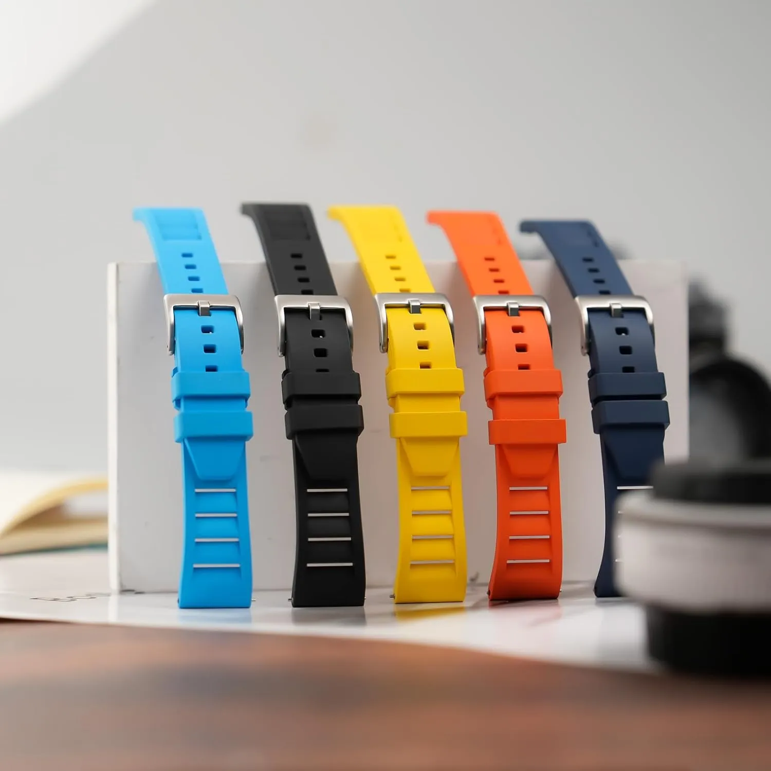 Fluororubber Watch Strap 20mm 22mm - Fluoroelastomer Watch Band Soft Breathable Durable Universal Replacement Band Strap for Men Women